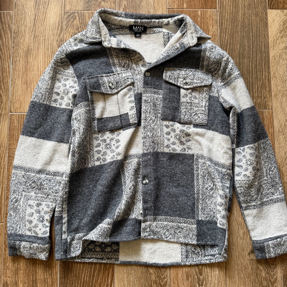 Patterned Button-Up Flannel Jacket in Gray and Cream
